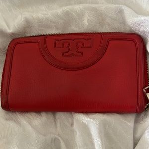 TORY BURCH Serif T Continental Zip Around Wallet